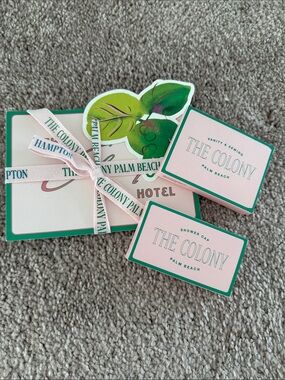 The Colony Palm Beach Pink & Green Gift Set - Shower Cap & Vanity Soap